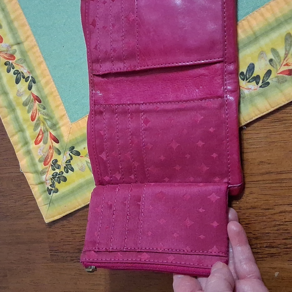 Fossil Fuchsia Leather Wallet - Picture 7 of 11